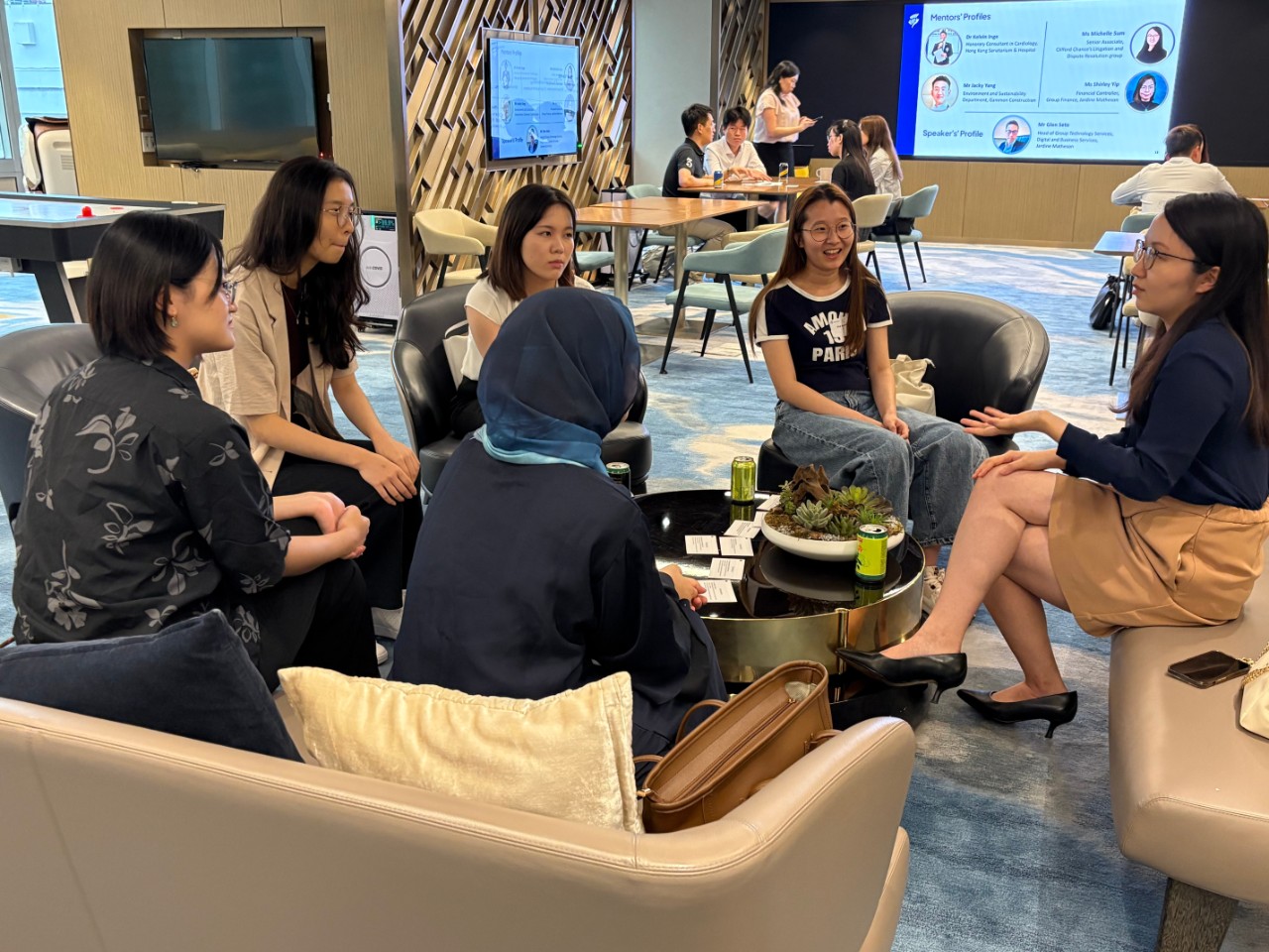 Mentoring provided by distinguished Jardine Foundation alumni and Jardines’ colleagues